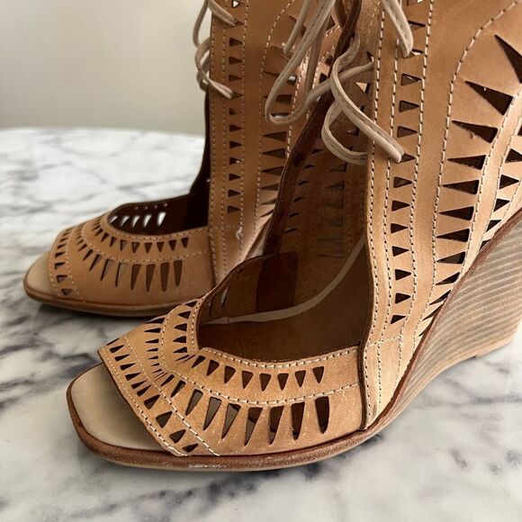 Jeffrey Campbell Rodillo Tan Laser Cut Lace-Up Wedges Size 8.5 - Picture 8 of 9